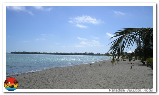 Beautiful sandy beach in Placencia, Belize by Alan Stamm